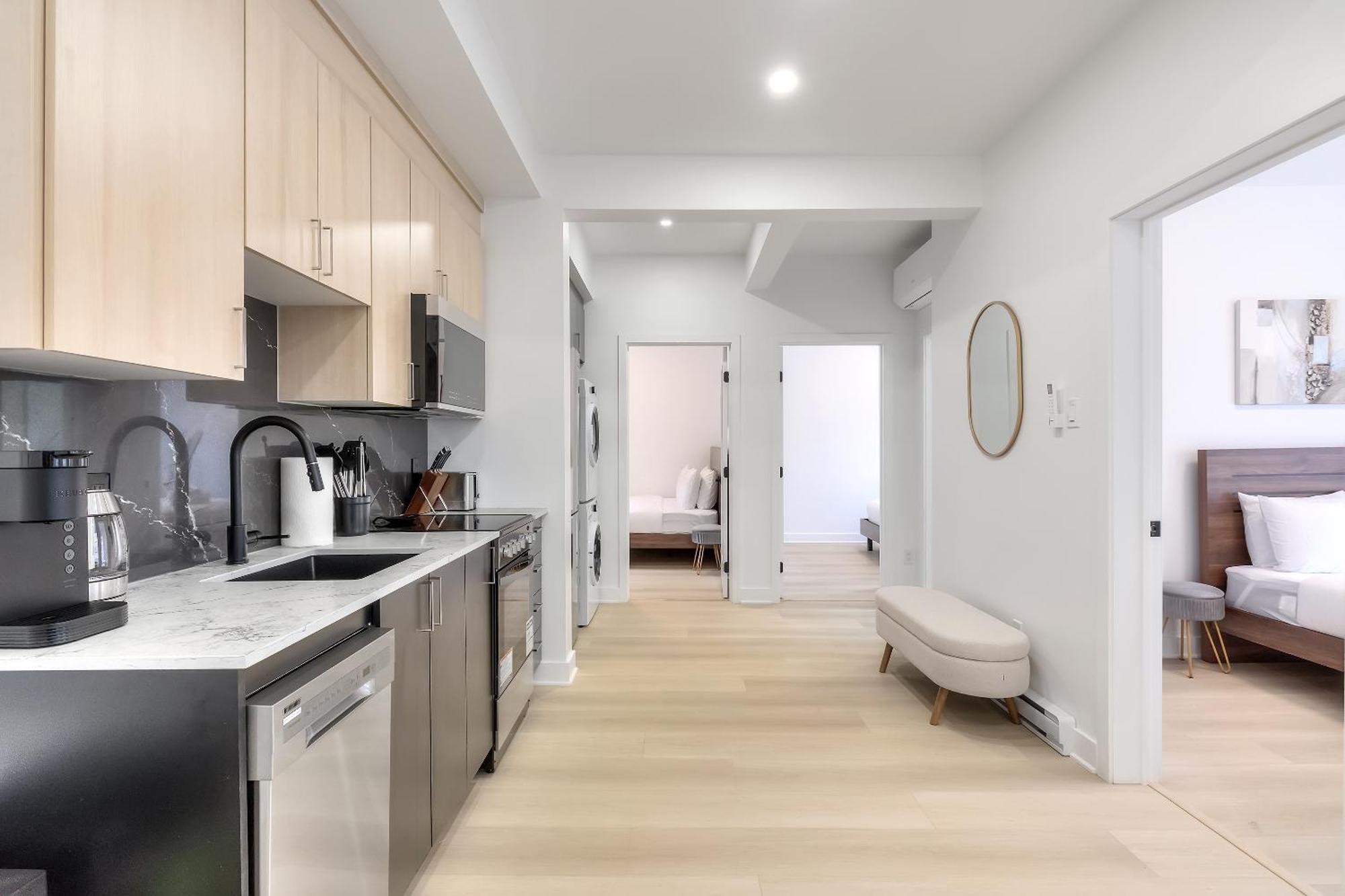 Free Indoor Parking Cozy & Spacious Condo In Heart Of Downtown Монреаль Экстерьер фото